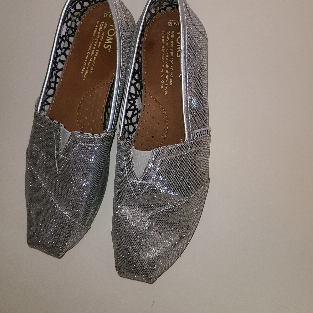 Toms Shoes Size 6.5 - Picture 5 of 5